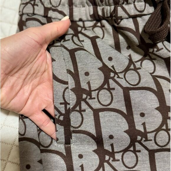 Black and Gray Patterned Sweatpants with Bold Design - Picture 4 of 10